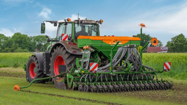 Новая насадная сеялка Centaya-C Special с двухсекционным бункером